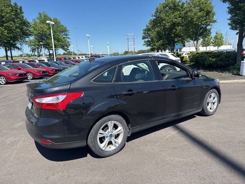 Used 2013 Ford Focus SE w/ SE Winter Pkg FWD image 3