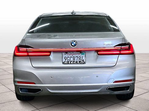 Used 2022 BMW 740i w/ Premium Package image 7