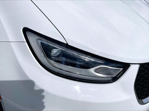 Used 2024 Chrysler Pacifica Limited FWD image 28