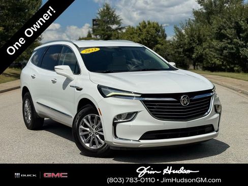 Used 2023 Buick Enclave Essence image 1