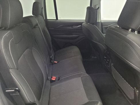 Used 2023 Jeep Grand Cherokee Laredo image 19