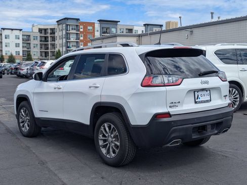 Used 2019 Jeep Cherokee Latitude Plus w/ Cold Weather Group AWD/4WD image 7