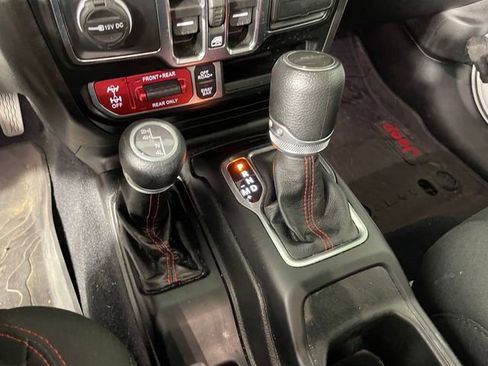 Certified 2022 Jeep Gladiator Rubicon w/ Cold Weather Group AWD/4WD image 9
