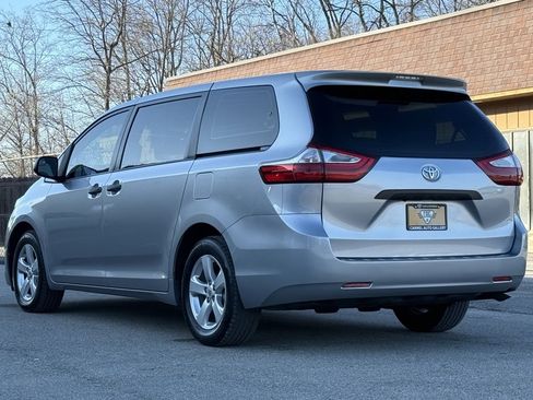 Used 2017 Toyota Sienna L image 3