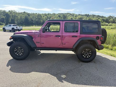 Used 2024 Jeep Wrangler Unlimited Sport AWD/4WD image 2