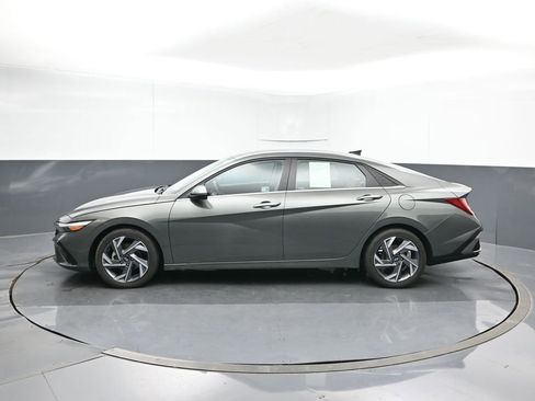 Used 2025 Hyundai Elantra Limited FWD image 3