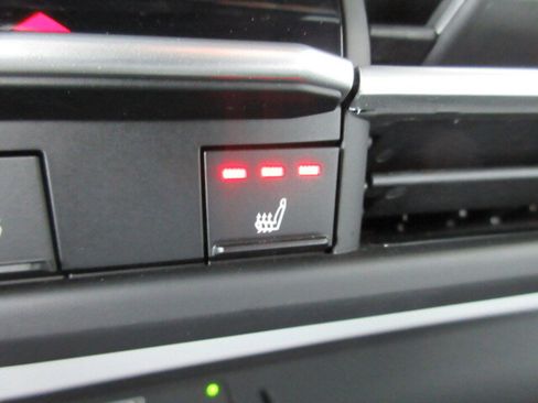 Used 2025 Toyota Sienna XSE w/ XSE Plus Package image 22