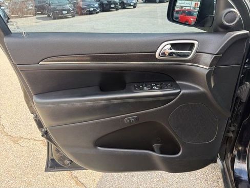 Used 2018 Jeep Grand Cherokee Limited w/ Luxury Group II AWD/4WD image 11