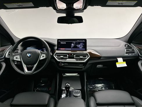 Used 2025 BMW X4 xDrive30i image 8