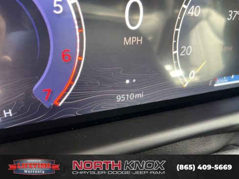 Used 2025 Jeep Wagoneer L Series II w/ 8-pass Seating Package image 5