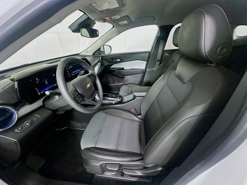 Used 2025 Chevrolet Trax LT image 13