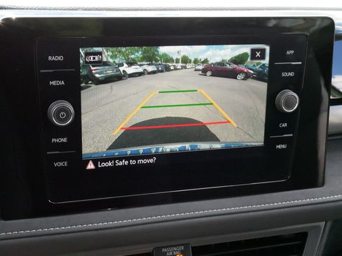 Certified 2025 Volkswagen Taos SE AWD/4WD image 30