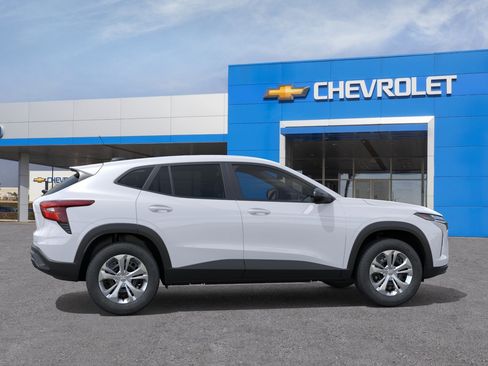 New 2026 Chevrolet Trax LS w/ Driver Confidence Package FWD image 5
