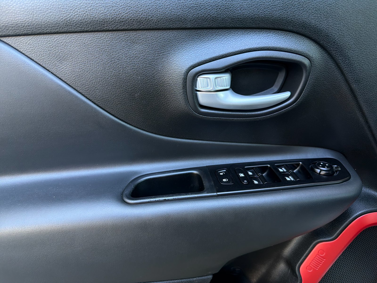 Used 2023 Jeep Renegade Trailhawk AWD/4WD image 10