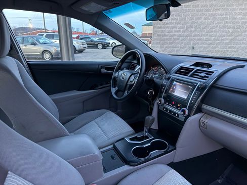 Used 2013 Toyota Camry image 16