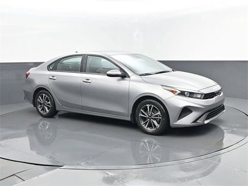Used 2024 Kia Forte LXS w/ LXS Technology Package image 3