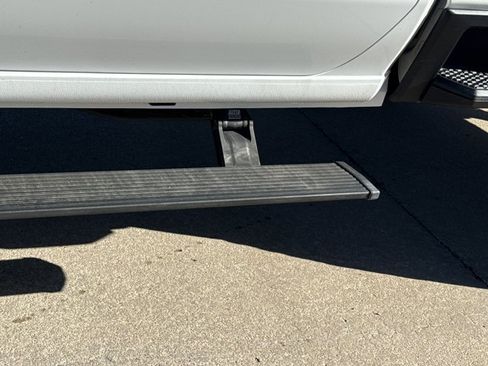 Used 2020 Chevrolet Silverado 2500 LT w/ Convenience Package image 9