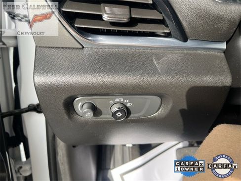 Used 2023 Chevrolet Traverse LT w/ Midnight/Sport Edition image 17