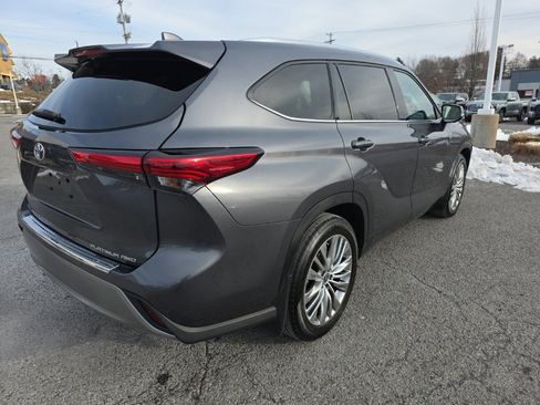 Used 2023 Toyota Highlander Platinum image 7