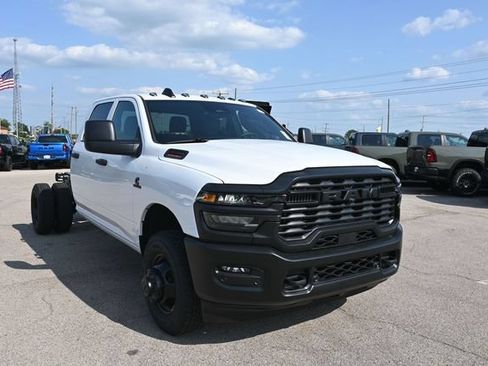 New 2026 RAM 3500 Tradesman AWD/4WD image 4
