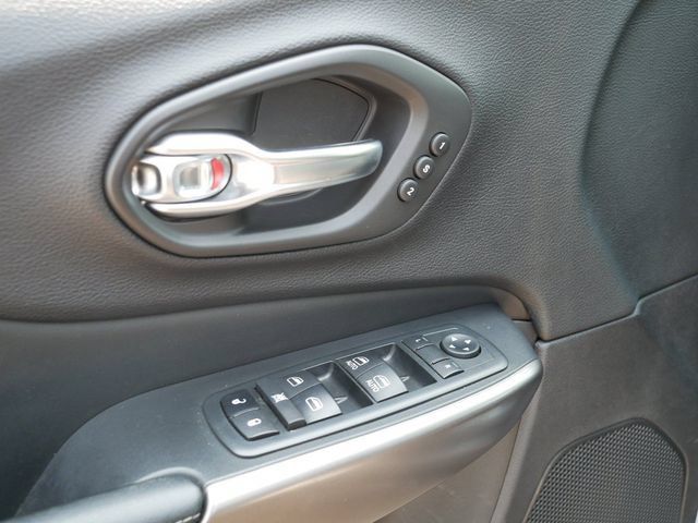 Used 2020 Jeep Cherokee Limited AWD/4WD image 16