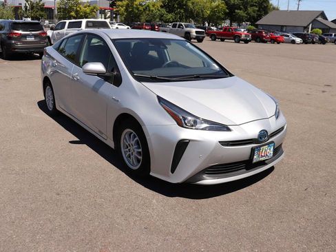 Certified 2022 Toyota Prius LE FWD image 3