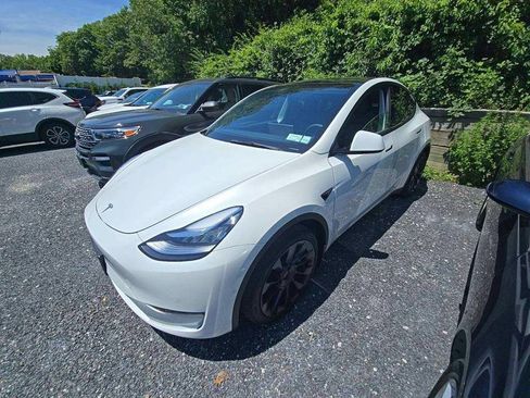 Used 2021 Tesla Model Y Long Range AWD/4WD image 1