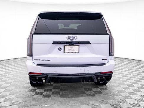 Certified 2025 Cadillac Escalade V w/ LPO, ONYX Package AWD/4WD image 5