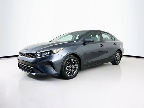 Used 2024 Kia Forte LXS image 3