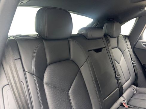 Used 2023 Porsche Macan image 39