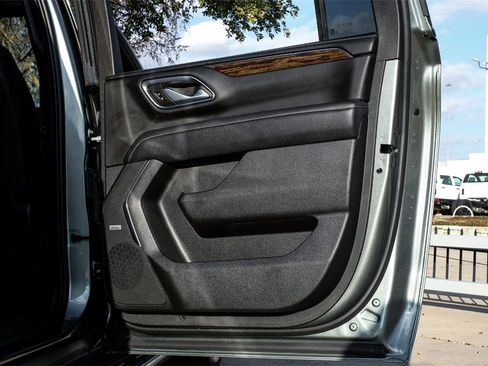 Used 2023 Chevrolet Suburban Premier image 48