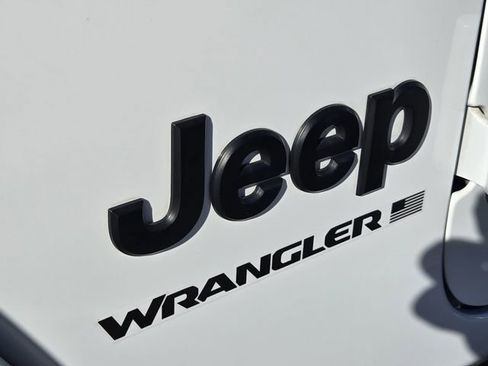 Used 2023 Jeep Wrangler Altitude image 10