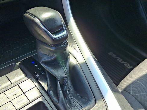 Used 2019 Toyota RAV4 XLE AWD/4WD image 15