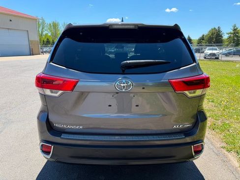 Used 2017 Toyota Highlander XLE w/ Protection Package #3 AWD/4WD image 2
