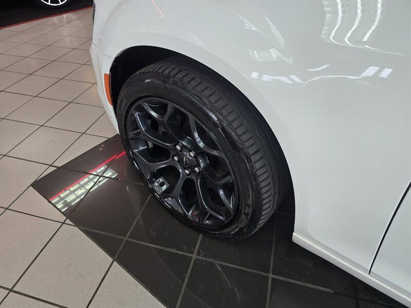 Used 2019 Chrysler 300 Touring w/ Driver Convenience Group AWD/4WD image 33