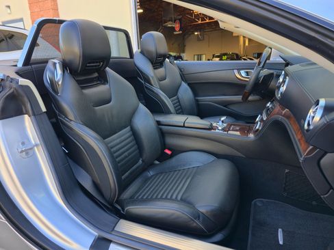 Used 2014 Mercedes-Benz SL 550 image 24