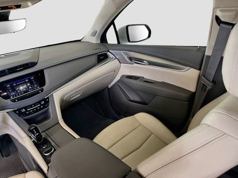 Used 2025 Cadillac XT5 Premium Luxury w/ Technology Package FWD image 25