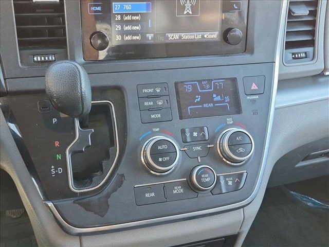 Used 2017 Toyota Sienna LE FWD image 13