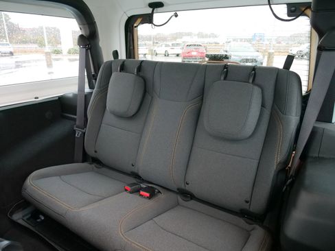 Used 2024 Jeep Wrangler Sport S image 15