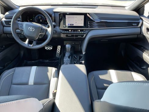 Used 2025 Toyota Camry SE image 40