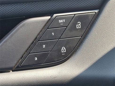 Used 2023 Porsche Taycan image 26