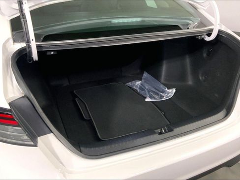 Used 2025 Honda Accord SE image 4