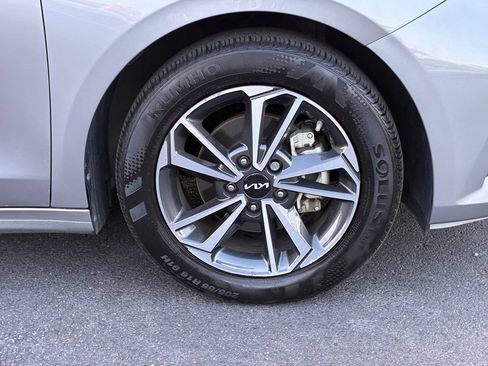 Used 2023 Kia Forte LXS w/ LXS Technology Package FWD image 45