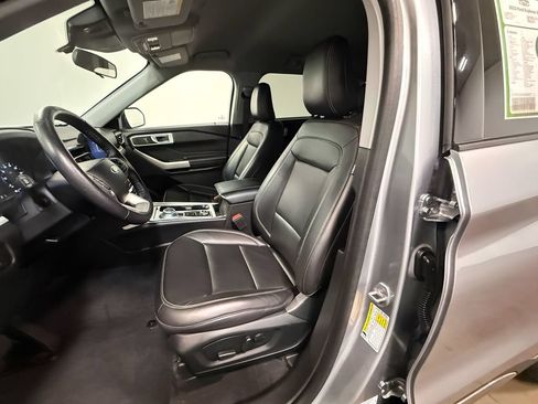 Used 2023 Ford Explorer XLT w/ Equipment Group 202A AWD/4WD image 12