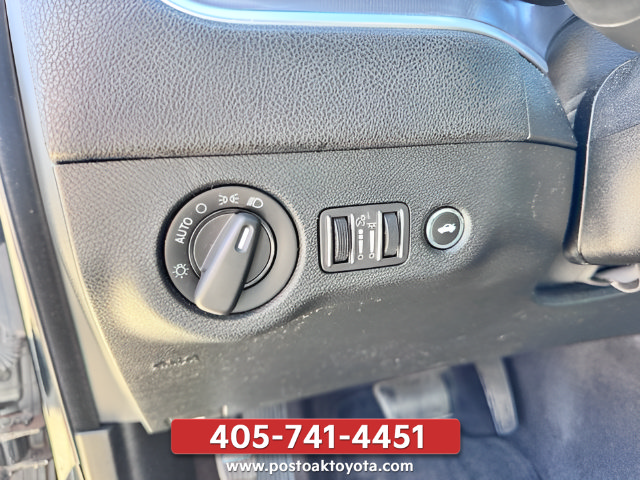 Used 2019 Dodge Charger SXT w/ Blacktop Package RWD image 15