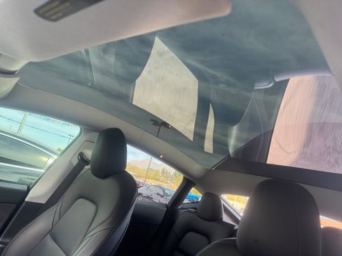 Used 2021 Tesla Model Y Long Range AWD/4WD image 22