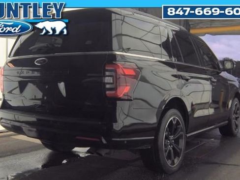 Used 2022 Ford Expedition Limited AWD/4WD image 4