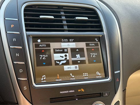 Used 2017 Lincoln MKX Select image 29