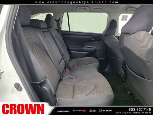 Used 2022 Toyota Highlander LE AWD/4WD image 15