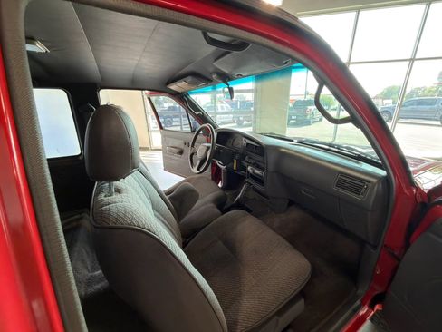 Used 1993 Toyota Pickup Deluxe AWD/4WD image 17